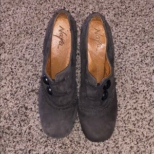 Naya Emily Graphite Suede pump NWOT